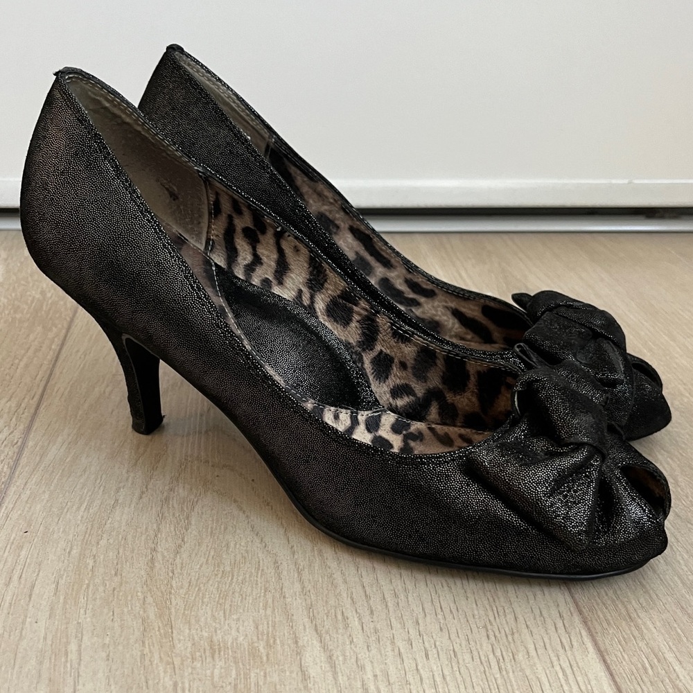 Shimmery black peep toe heels - Aldo size 40